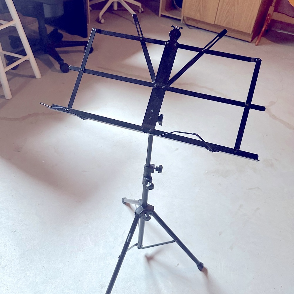 Music sheet stand, almost new